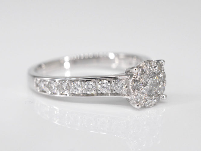 Bague 54 Bague entourage en or blanc avec diamants 58 Facettes 2006