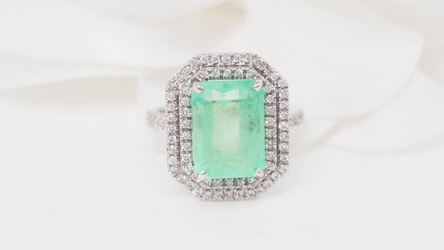 Bague 52 Bague double entourage en or blanc, émeraude de Colombie certifiée et diamants 58 Facettes 32636