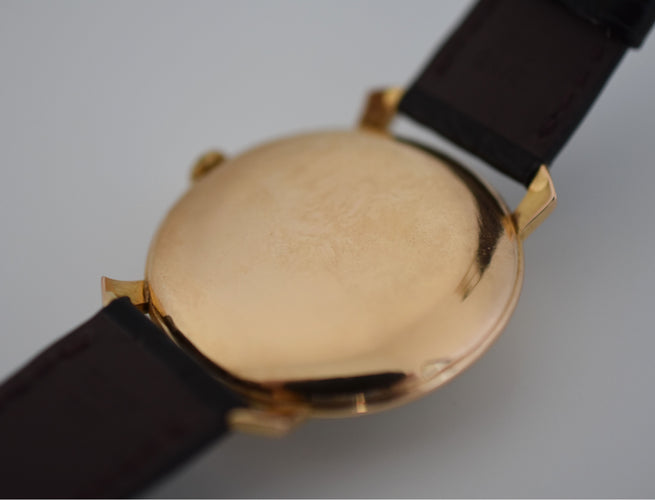 Montre Montre homme IWC Jumbo "Shark Fin", or rose 18 carats, calibre 89, vers 1959 58 Facettes IWC-300