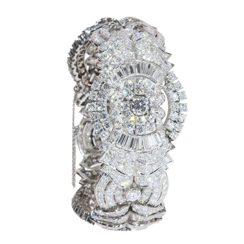 Bracelet Bracelet architectural des années cinquante, serti de diamants et au design sculptural audacieux 58 Facettes 25325-0281