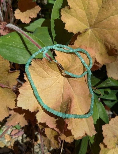 Огрлица од природног смарагда и бисера