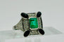 Bague 56 Bague Art Déco en platine ornée d'émeraudes, d'onyx et de diamants 58 Facettes 50307