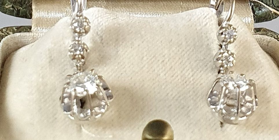 Boucles d'oreilles Boucles d'oreilles Dormeuses Diamants 58 Facettes C 666