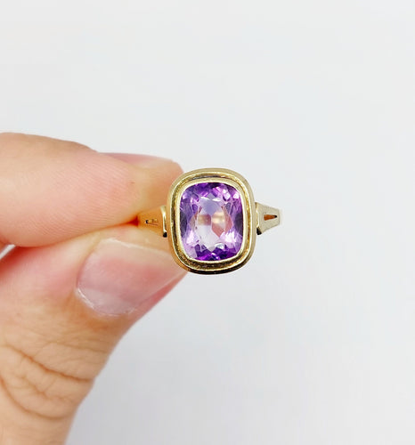 Bague 60 Bague cocktail vintage or jaune améthyste de 2,30 carats sertis clos (circa 1970) 58 Facettes A05476