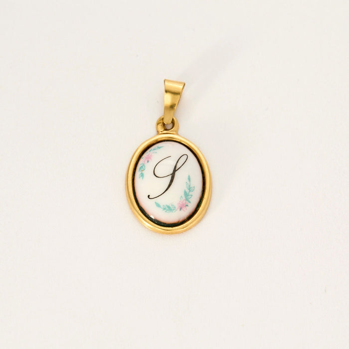 Yellow gold S pendant