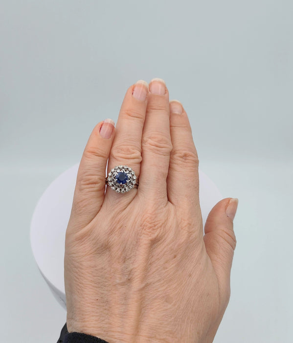 White gold ring and platinum, sapphire, diamonds