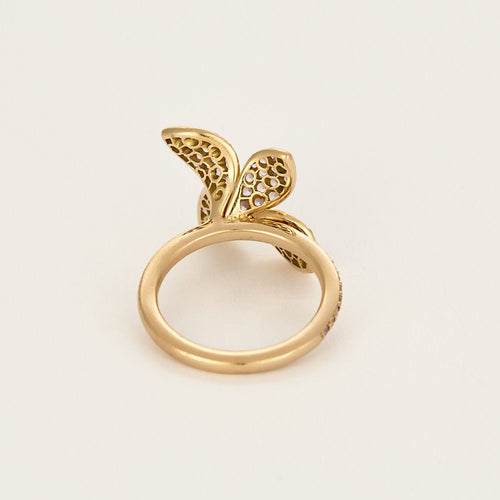 Blomster-ring i gult guld og lyserøde sten 