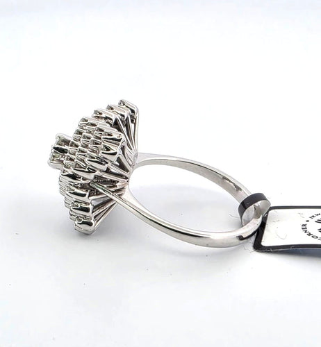 Bague 55 Bague en or blanc 18 carats sertie de diamants et ornée d'un diamant central 58 Facettes