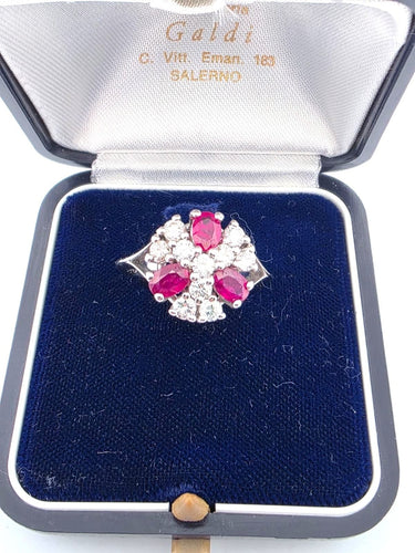 Bague en or blanc avec rubis et diamants