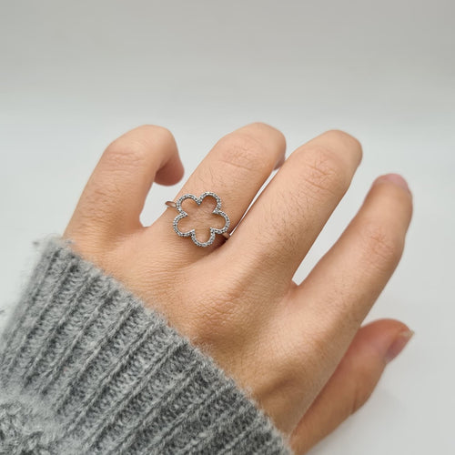 Bague 52 Bague fleur or blanc sertie de diamants 58 Facettes