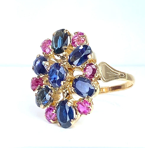 54 Importante bague or jaune, 7 saphirs et 6 rubis 58 Facettes AB454