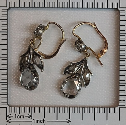 Boucles d'oreilles Grâce victorienne : boucles d'oreilles pendantes en diamant d'une élégance intemporelle 58 Facettes 21344-0155