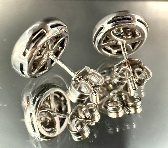 Boucles d'oreilles Paire de boucles Art Déco or blanc, diamants et saphirs 58 Facettes