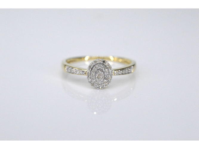 Bague Bague entourage en or avec diamants 58 Facettes 2100