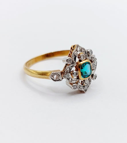 Bague 59.5 Epner - Bague marquise en or 18k et platine, pierre verte et diamants 58 Facettes A06589