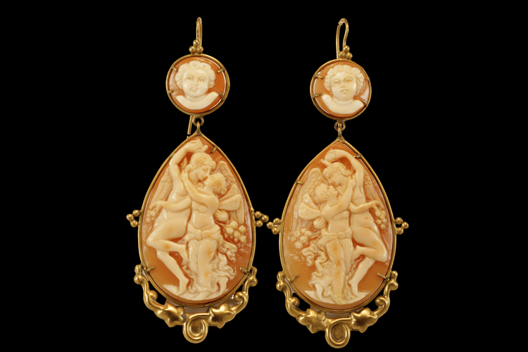 Boucles d'oreilles Boucles d'oreilles en or avec camées antiques 58 Facettes 7654