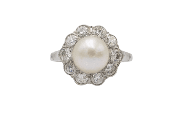 54 Platinum ring with pearl and diamonds 1.00ct, mid-20th century 58 Facettes 11328