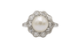 54 Platinum ring with pearl and diamonds 1.00ct, mid-20th century 58 Facettes 11328