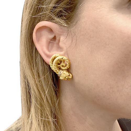 Boucles d'oreilles Boucles d'oreilles Zolotas, « Tête de Lion » deux ors, diamants et rubis. 58 Facettes 34909