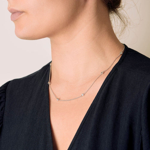 Collier Collier en or blanc et diamants 58 Facettes B240626