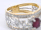 Bague 54 Bague en or jaune sertie de diamants et d'un rubis 58 Facettes 2240