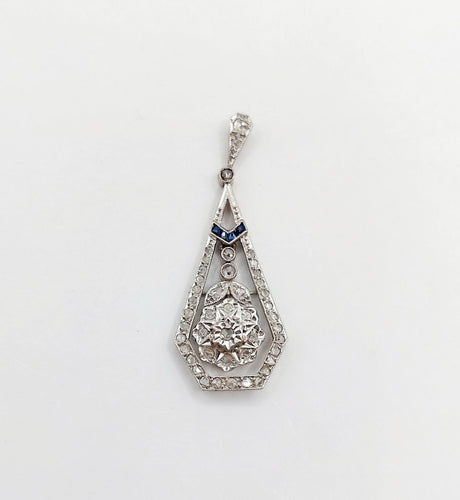 Pendentif fleur Art déco en or blanc 18k avec diamants taille roses et saphirs 58 Facettes A06507