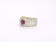 Bague 54 Bague en or jaune sertie de diamants et d'un rubis 58 Facettes 2240