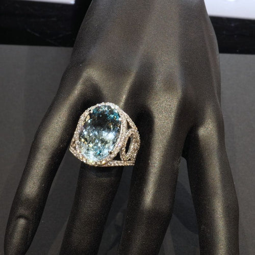 Bague 54 Bague aigue-marine en or blanc 18 carats et diamants 58 Facettes 4802