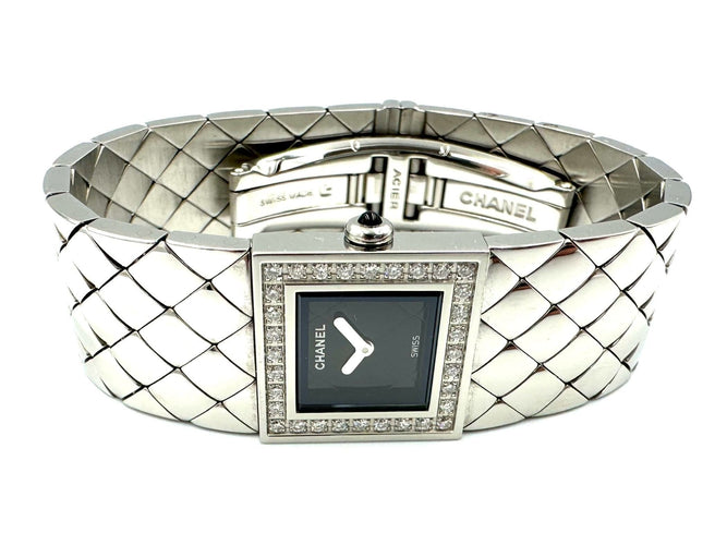 Montre CHANEL - Collection "Matelassée", montre dame en acier et diamants 58 Facettes