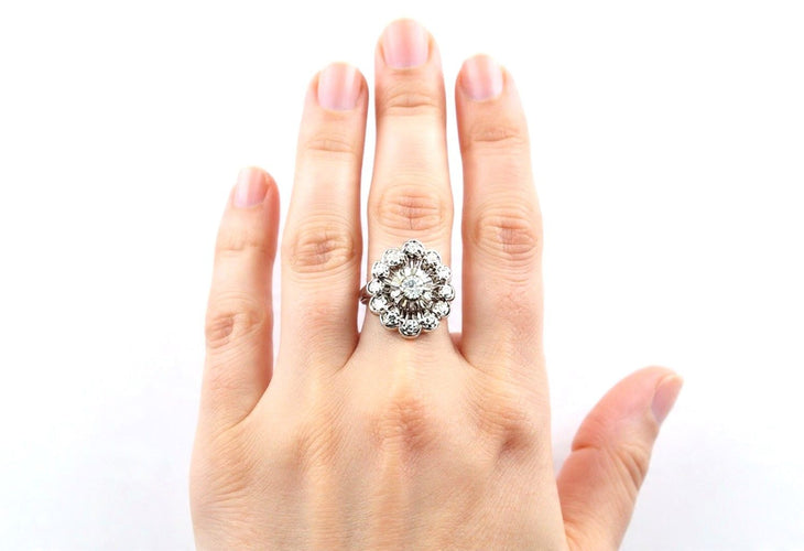 Pierścionek z białego złota 18k i diamentami 