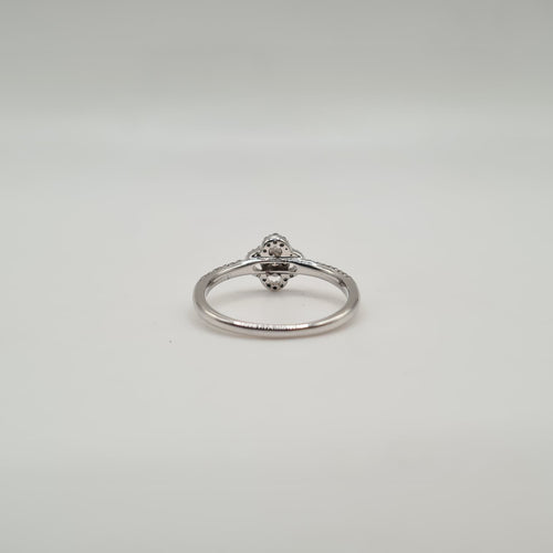 Bague 53 Bague fleur or blanc sertie de diamants 58 Facettes