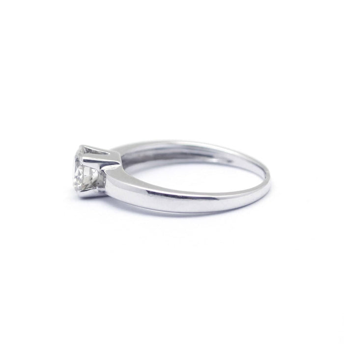 White gold diamond solitaire