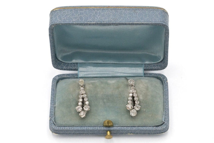 Boucles d'oreilles Boucles d'oreilles en or blanc avec diamants taille brillant ancienne de 1,22 carat, France, vers 1940. 58 Facettes 11389