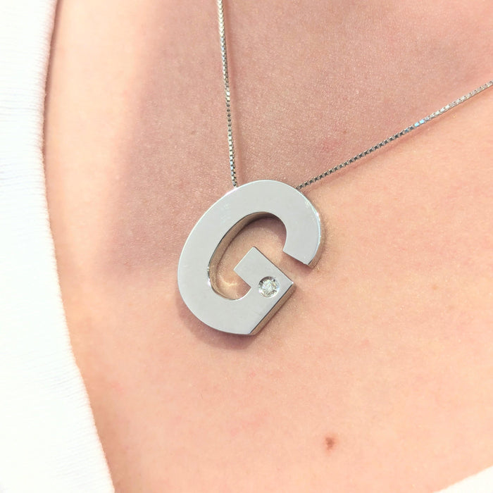 G necklace in white gold and diamond