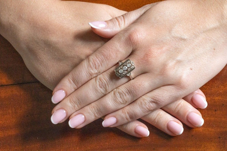 Bague 54 Bague Art Déco en or blanc et platine sertie de diamants, années 1940 58 Facettes KLD1