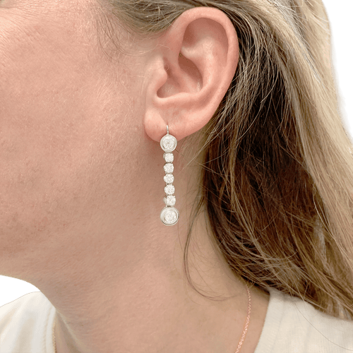 Boucles d'oreilles Paire de boucles d'oreilles pendantes, or blanc et diamants. 58 Facettes 34756
