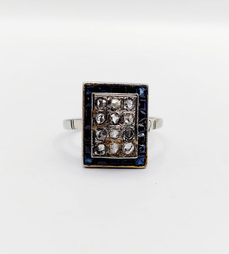 Pierścionek marquise art déco z białego złota 18k z diamentami i szafirami kalibrowanymi (około 1920) 