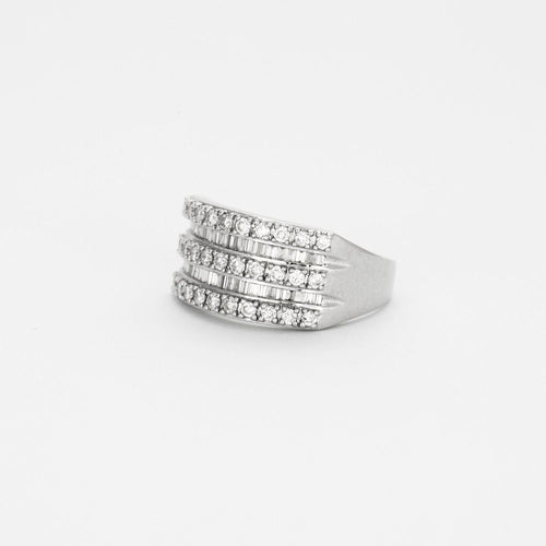 Bague 58 Bague bandeau en or blanc ornée de diamants 58 Facettes GU18