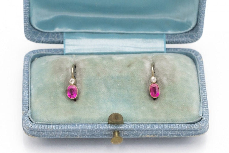 Boucles d'oreilles Boucles d'oreilles délicates en or avec rubis synthétique, Hongrie, 1ère moitié du 20ème siècle. 58 Facettes KS126