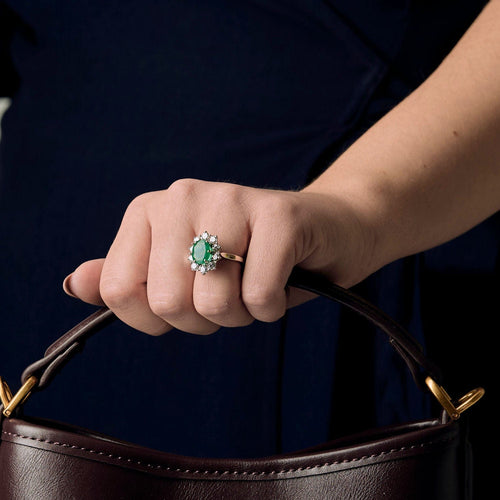 Bague 50 Bague marguerite en or blanc, émeraude et diamants 58 Facettes B250523