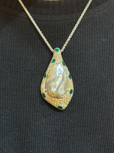 Collier Collier or , diamants , mabe de Tahiti et émeraudes 58 Facettes