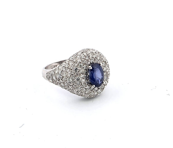 Bague 52 Superbe bague en or jaune avec saphir central et pavé de diamants tout autour 58 Facettes