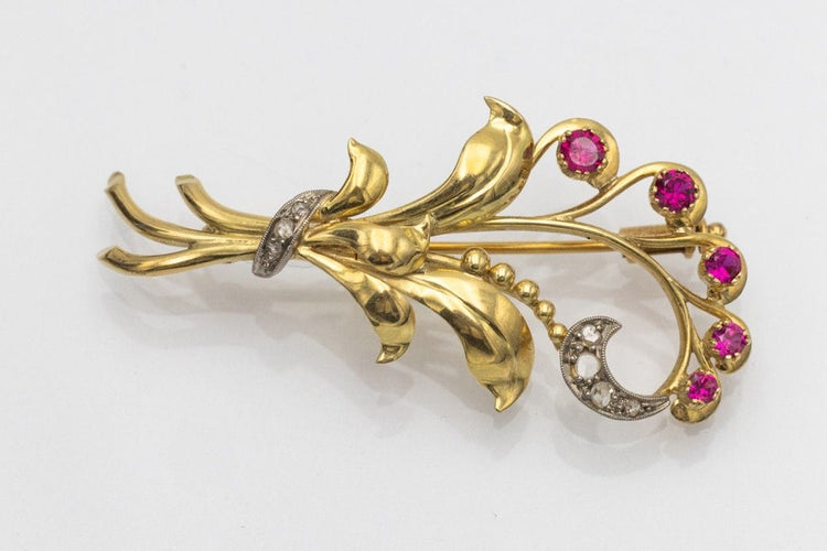 Gold brooch, bouquet of flowers with synthetic rubies and diamonds, first half of the 20th century. 58 Facettes 10832