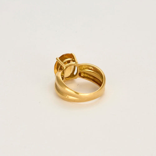 黄金和黄水晶戒指