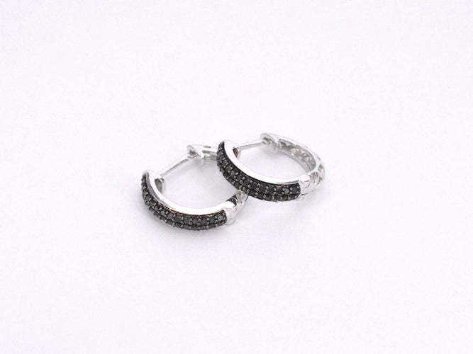 Boucles d'oreilles Boucles d'oreilles en or blanc avec diamants noirs 58 Facettes 2227