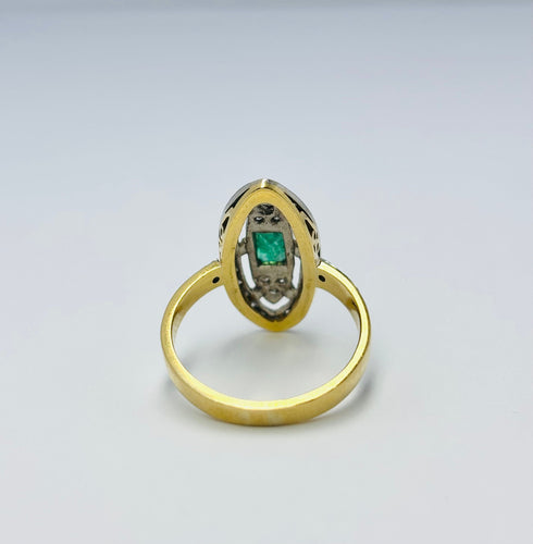 Bague 58 Bague Art Déco en or avec accents de platine, sertie d'une émeraude naturelle et de 28 diamants. 58 Facettes E14
