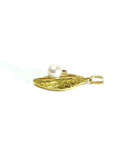 Yellow gold pendant, pearl and garnet 