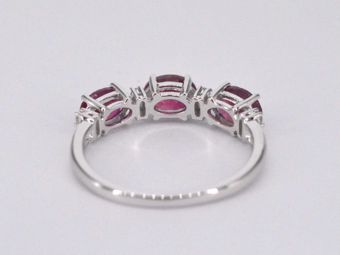 Bague Bague en or blanc avec diamants et rubis 58 Facettes 2124