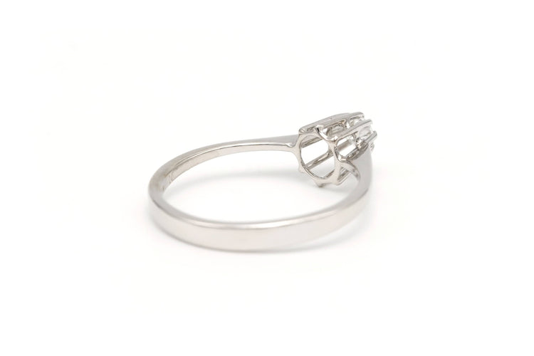 Bague 52 Bague Contemporaine en or blanc sertie d'un diamant 58 Facettes 19786