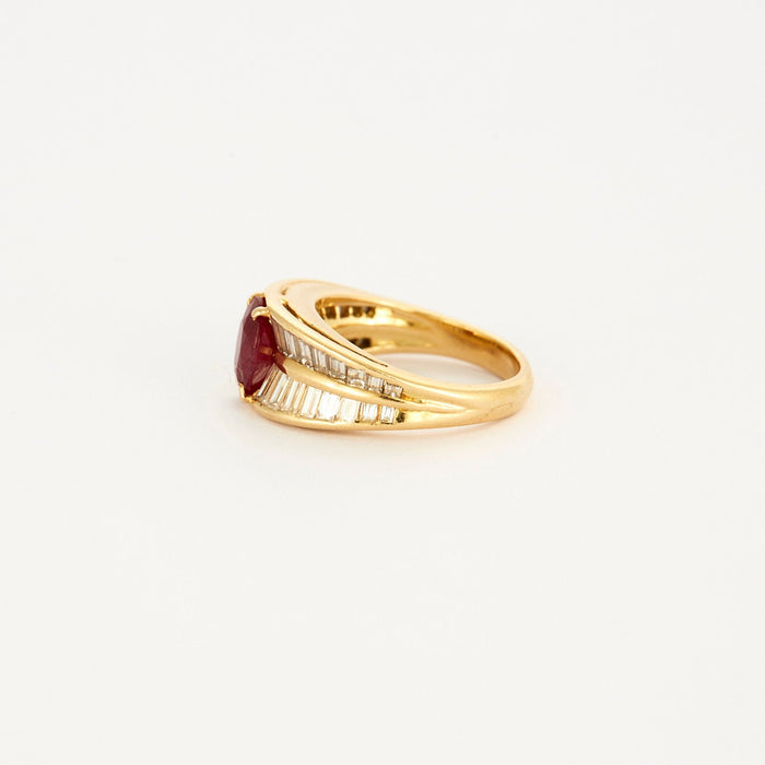 La Protégée ring in yellow gold and ruby